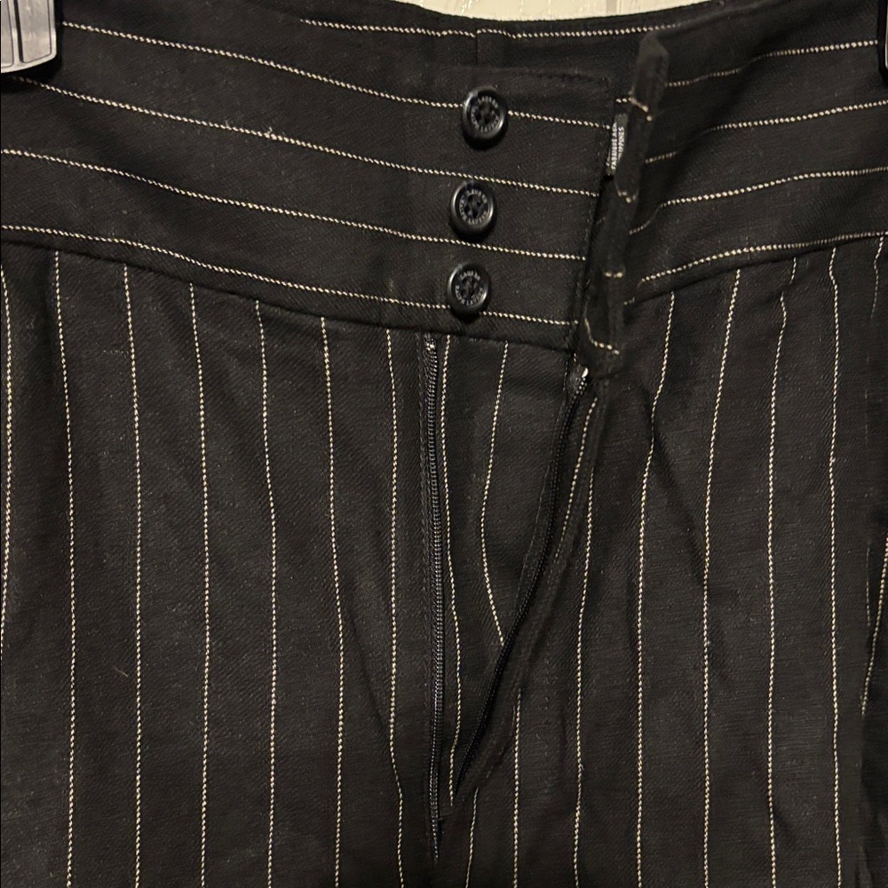 Lauren Ralph Lauren Plus Pinstripe Linen Blend Shorts - Picture 5 of 11